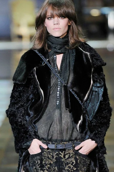 Look 8